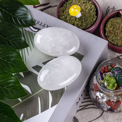Natural Clear Quartz Palm Stone Unisex Oval Clear Quartz Stone For Reiki Energy Chakra Meditation Anxiety Releasing