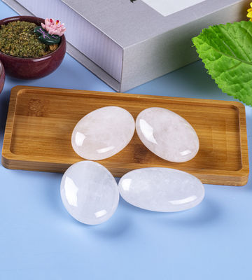 Natural Clear Quartz Palm Stone Unisex Oval Clear Quartz Stone For Reiki Energy Chakra Meditation Anxiety Releasing